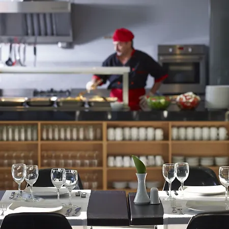 Oktober Downtown Hotel 3*