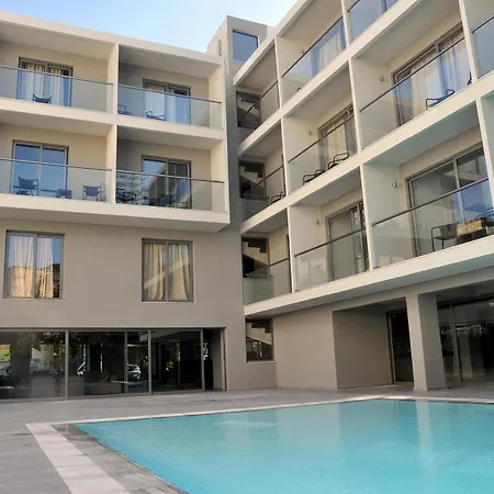 Hotel Oktober Downtown 3*