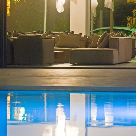 Oktober Downtown Boutique 3*