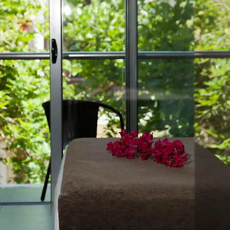 酒店 Oktober Downtown Boutique 3*