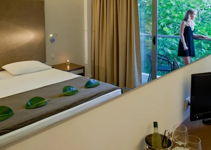 Hotel Oktober Downtown Rhodes City