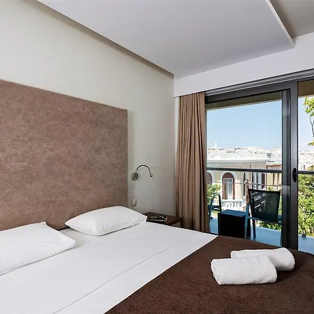 Oktober Downtown Boutique Hotel 3*