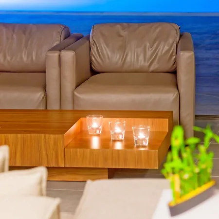 Отель Oktober Downtown Boutique