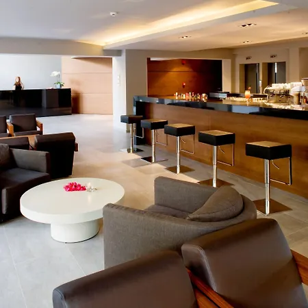 Отель Oktober Downtown Boutique 3*