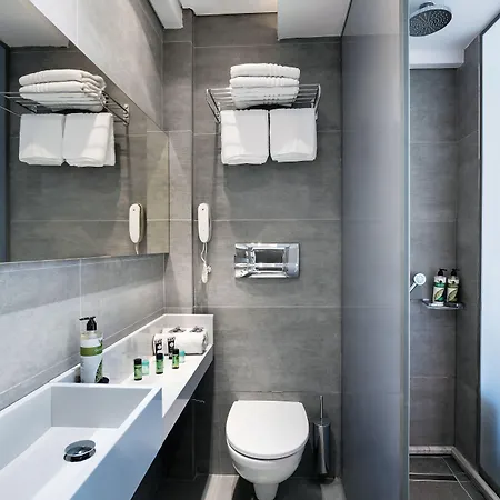 Отель Oktober Downtown Boutique 3*