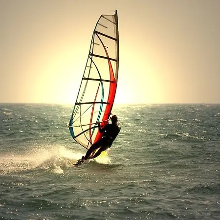 Отель Oktober Downtown Boutique 3*