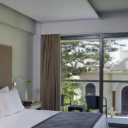 Отель Oktober Downtown Boutique 3*