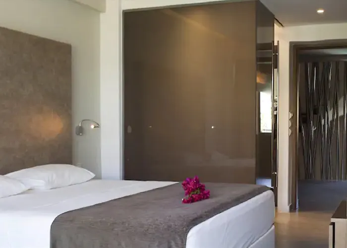 Oktober Downtown Boutique Hotel 3*